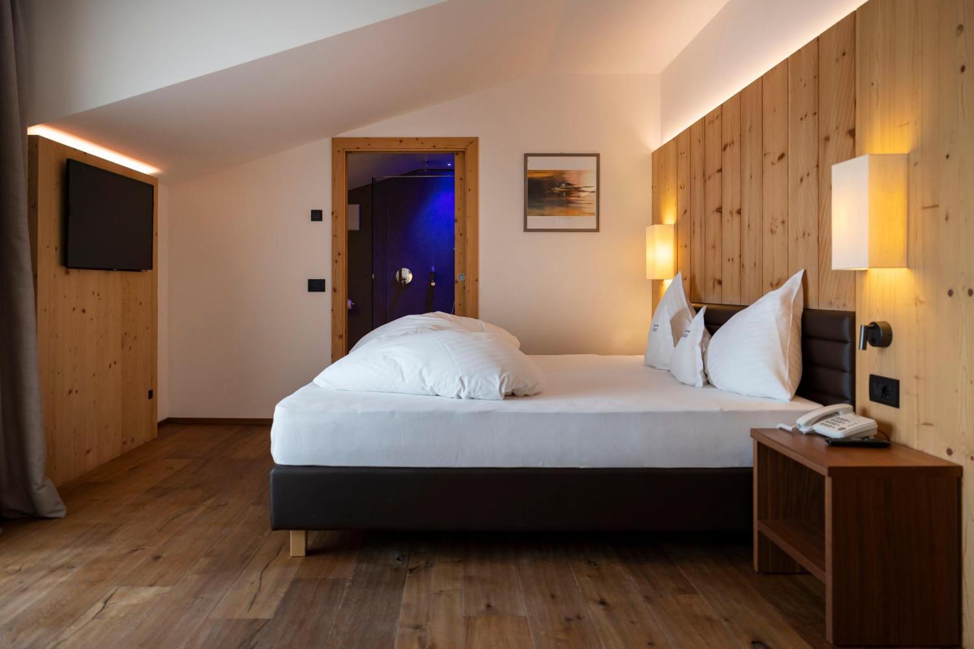 Artnatur Dolomites Hotel&Spa Siusi Værelse billede