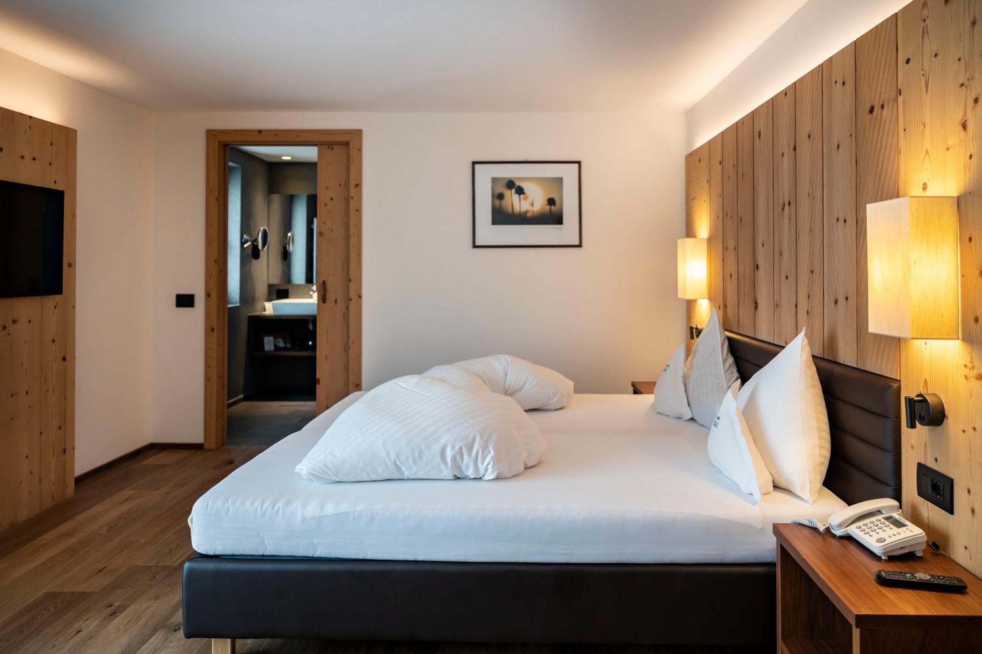 Artnatur Dolomites Hotel&Spa Siusi Værelse billede